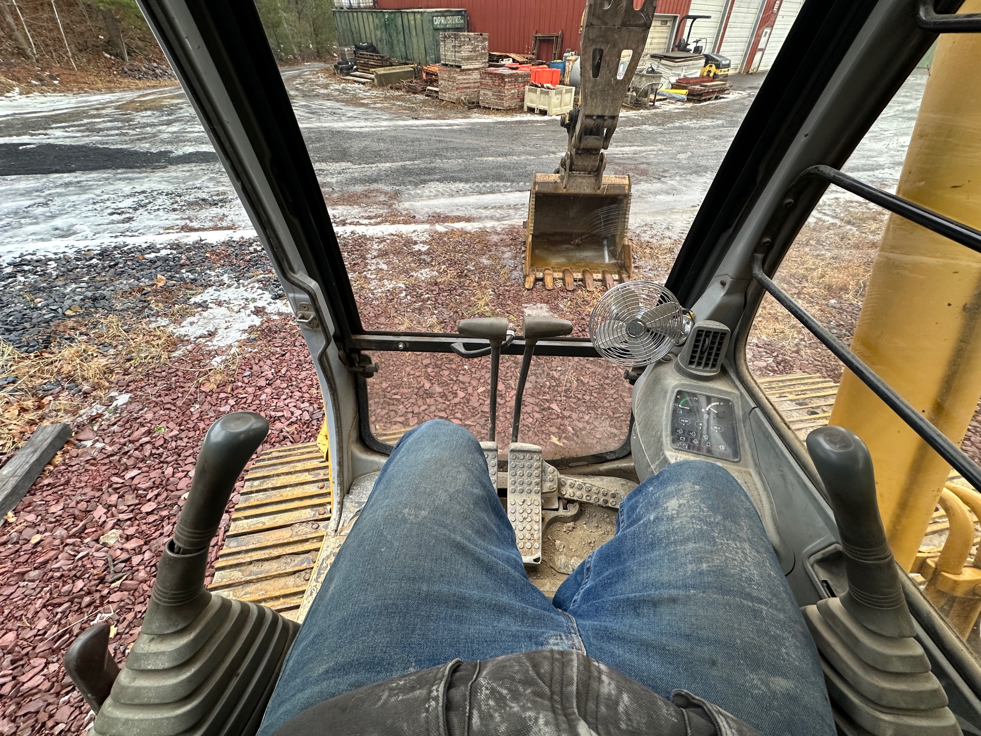 2000 DEERE 200LC - Image 27