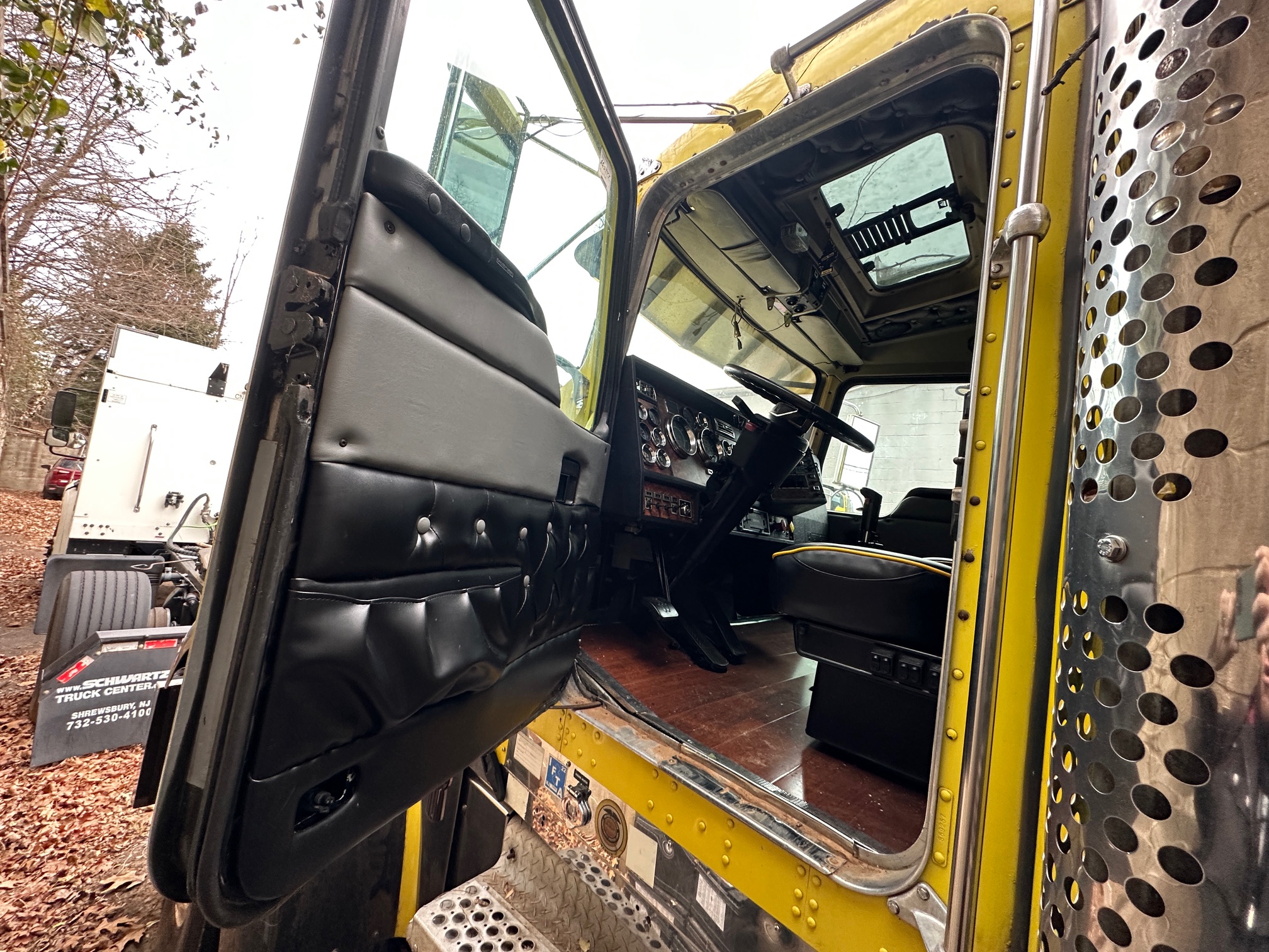 2001 KENWORTH W900 AeroCab - view 10 of 37