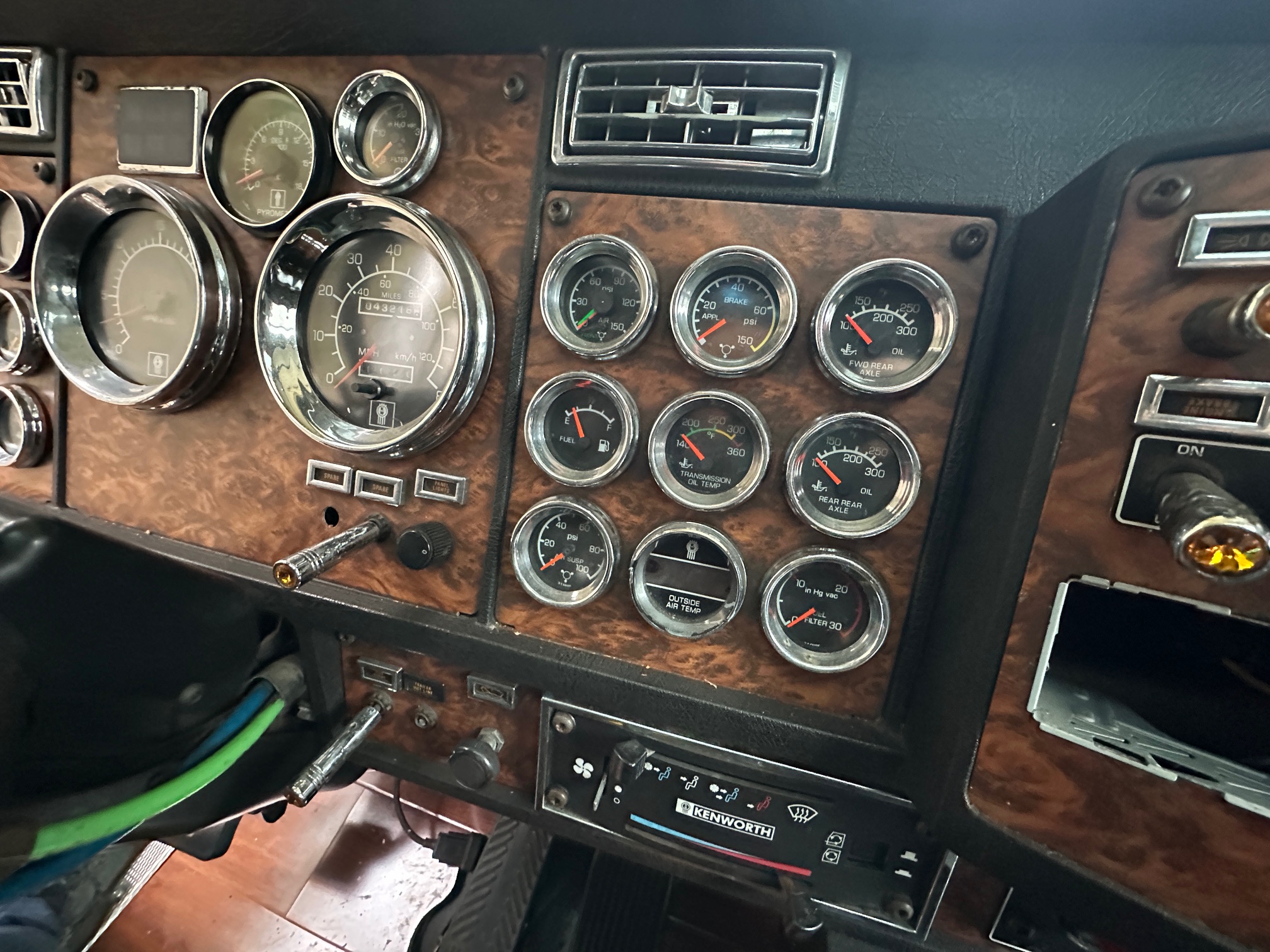 2001 KENWORTH W900 AeroCab - view 14 of 37