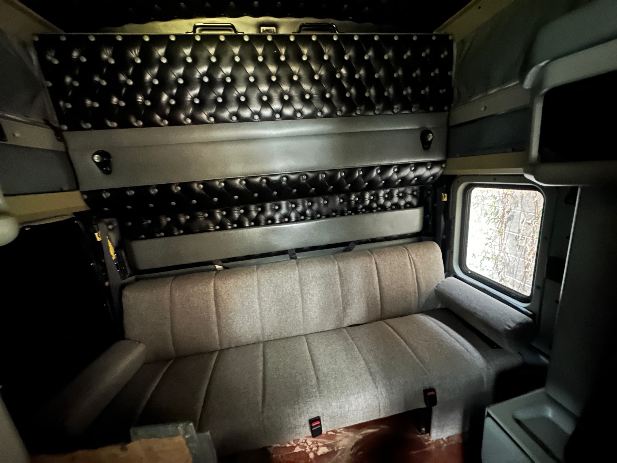 2001 KENWORTH W900 AeroCab - Image 18