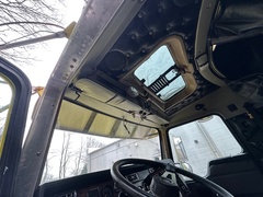 2001 KENWORTH W900 AeroCab - Image 21