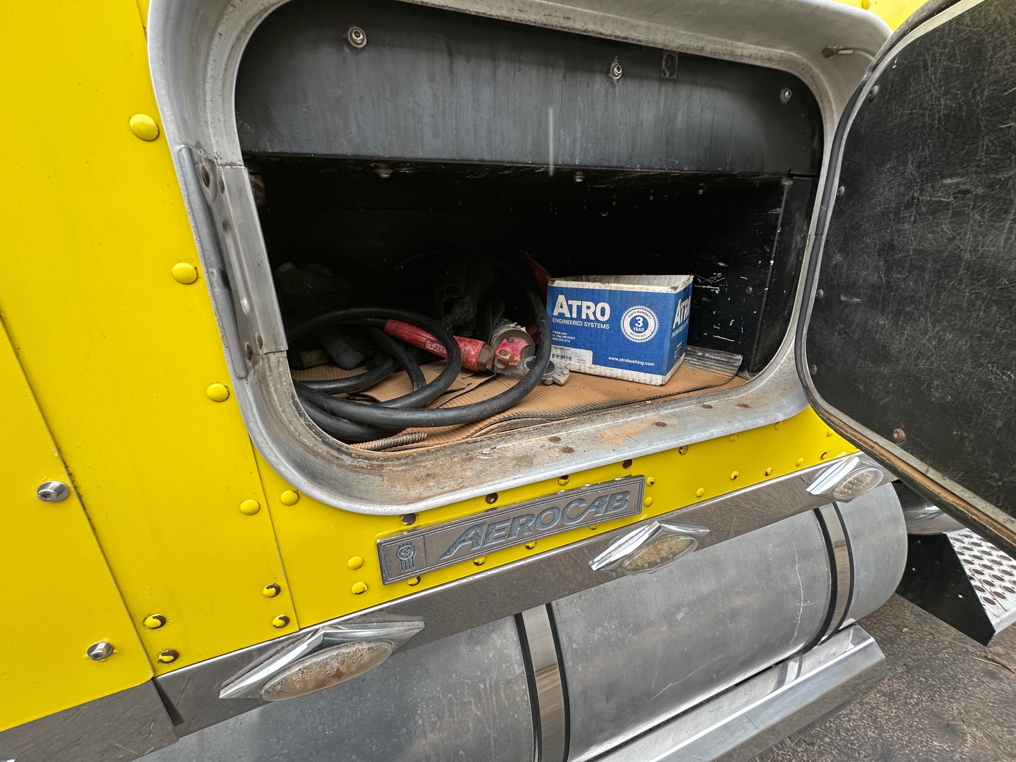 2001 KENWORTH W900 AeroCab - Image 36