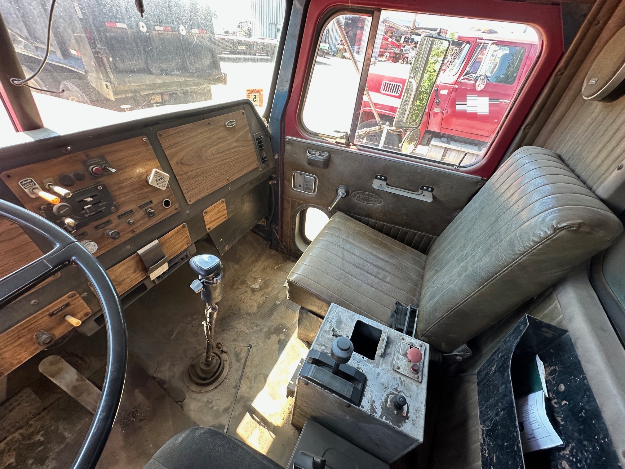 1986 AUTOCAR DK64 - view 13 of 54