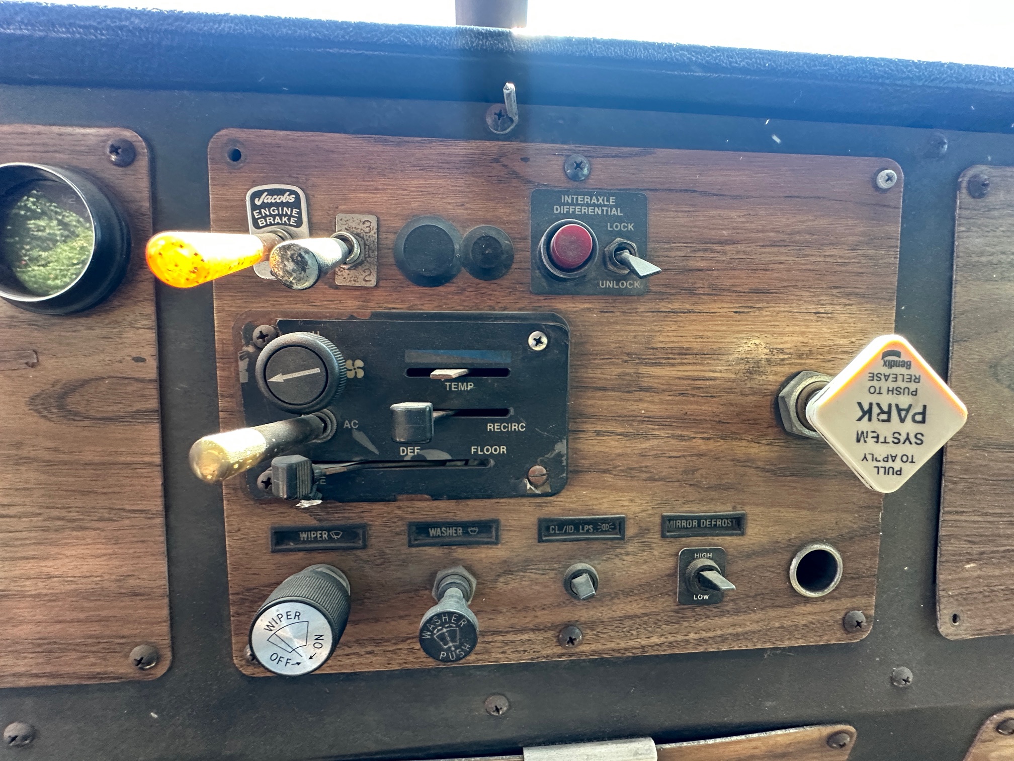 1986 AUTOCAR DK64 - view 17 of 54