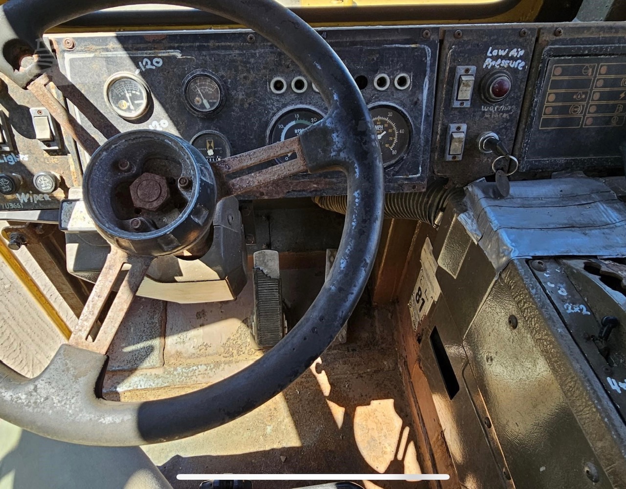 1994 CATERPILLAR D25D - Image 9