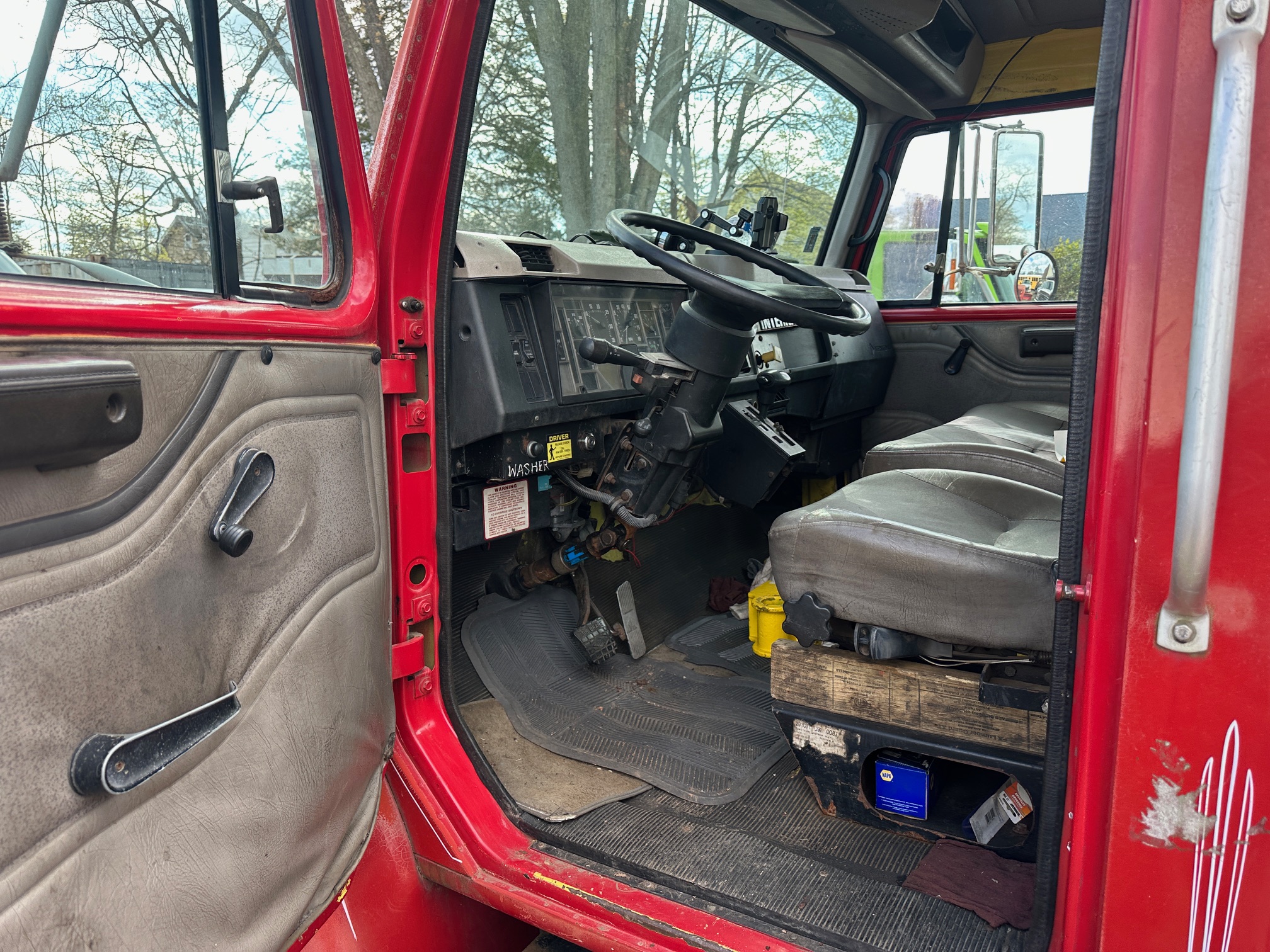 2001 INTERNATIONAL 4700 - Image 18