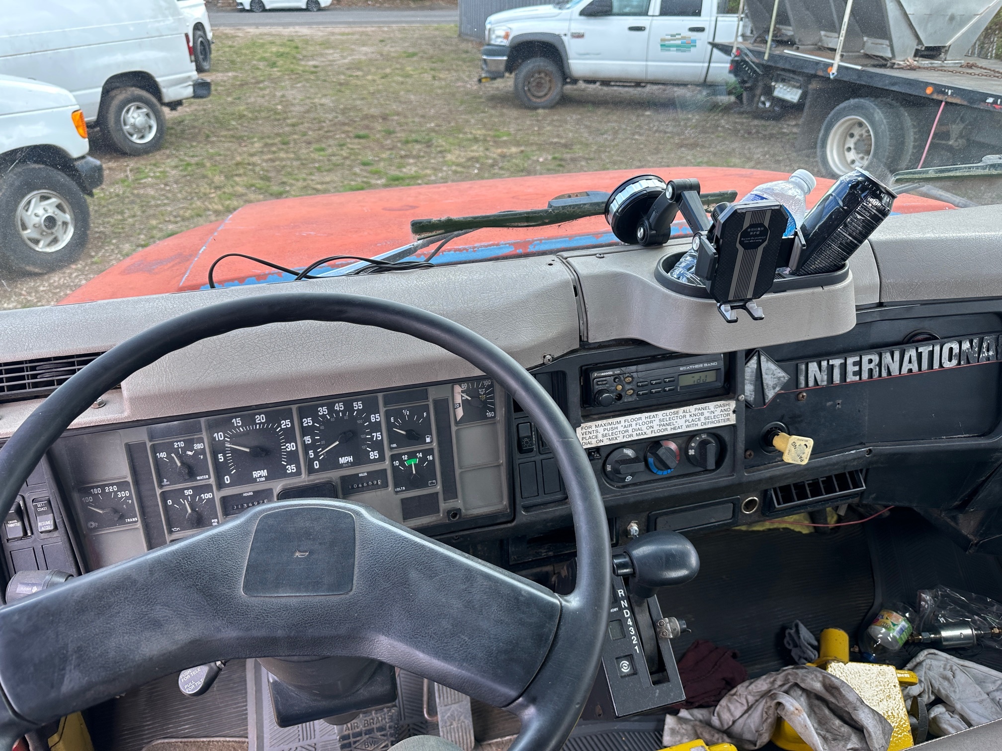 2001 INTERNATIONAL 4700 - Image 22