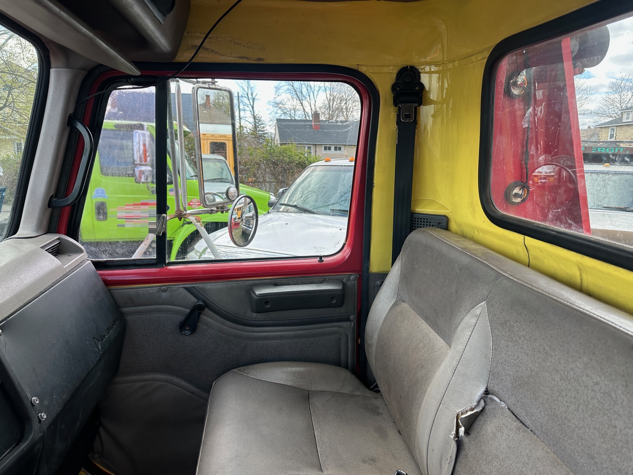 2001 INTERNATIONAL 4700 - Image 24