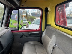 2001 INTERNATIONAL 4700 - Image 24