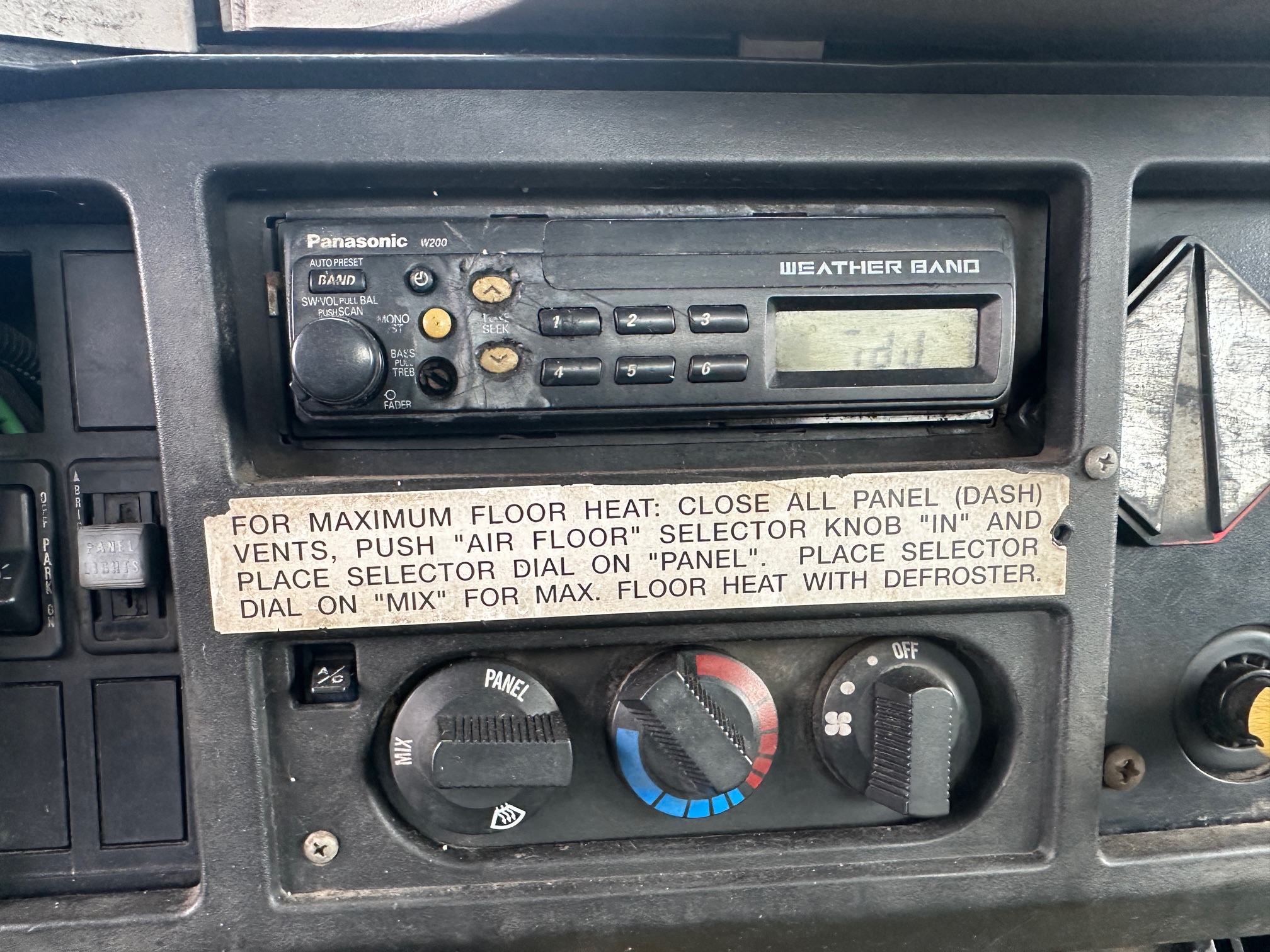 2001 INTERNATIONAL 4700 - Image 26