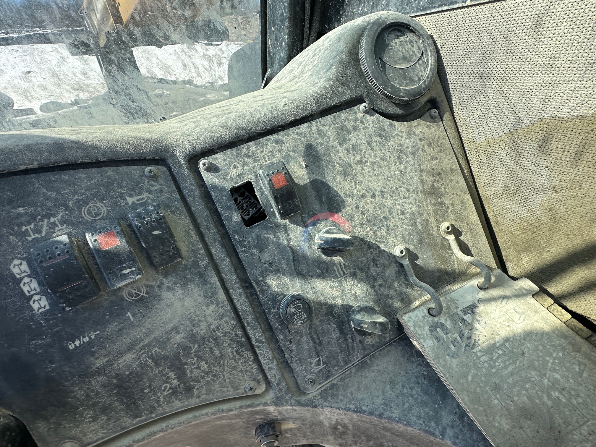 2013 CATERPILLAR TL943C - Image 8