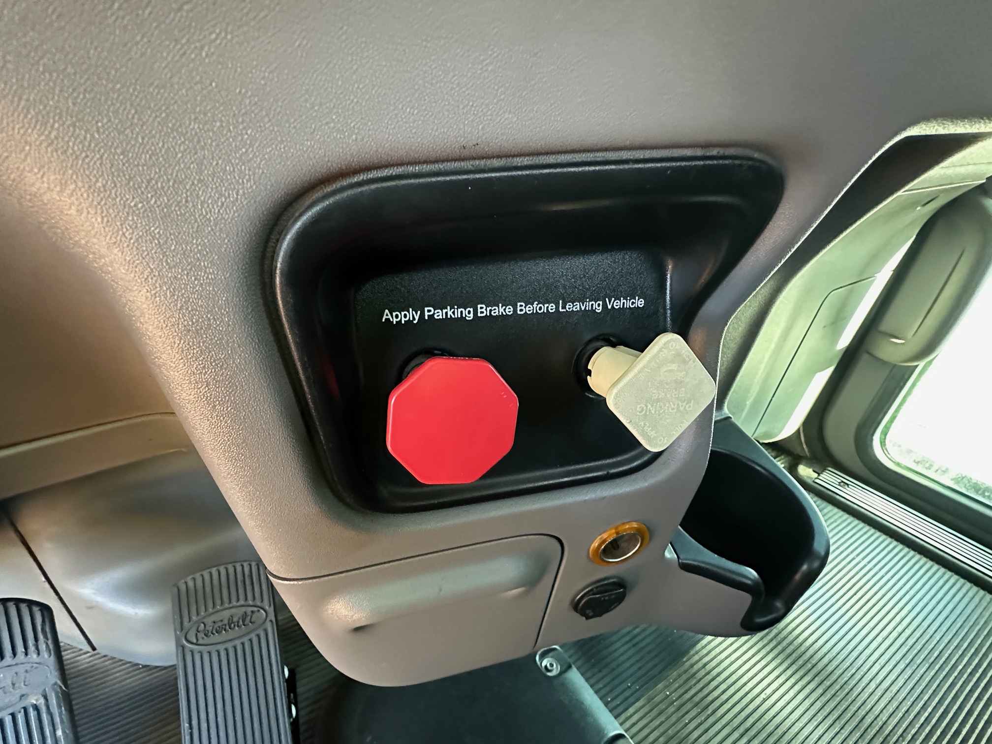 2013 PETERBILT 384 - view 18 of 41