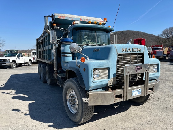 1988 MACK RD690S