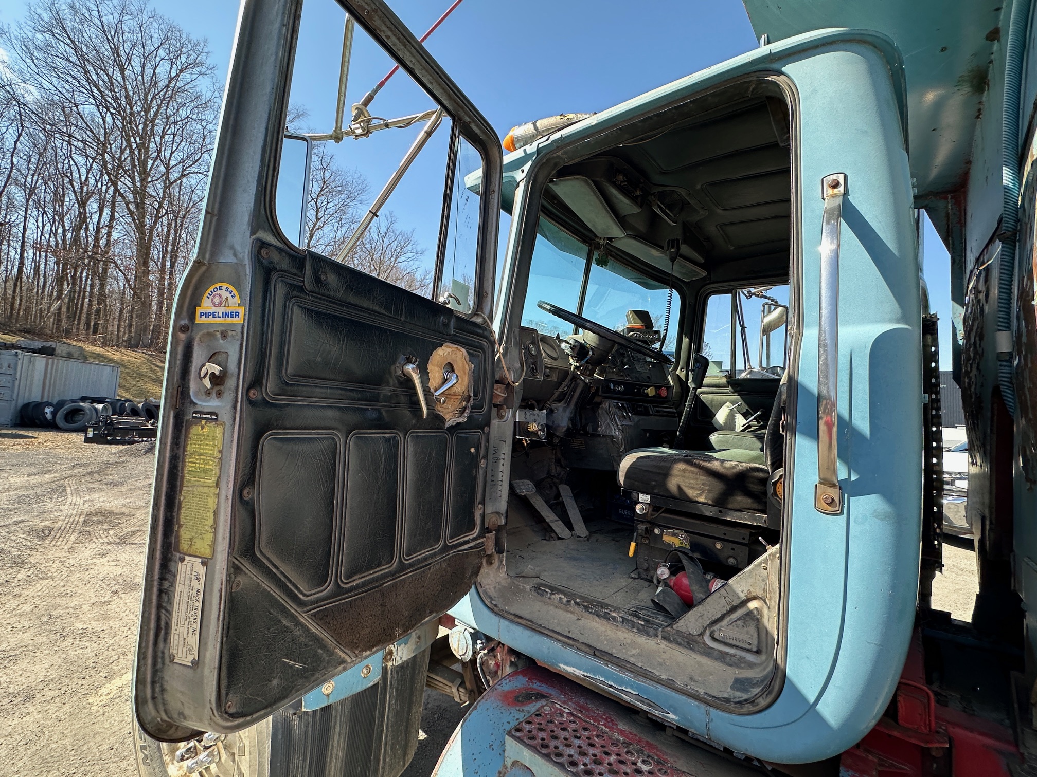 1988 MACK RD690S - view 16 of 43