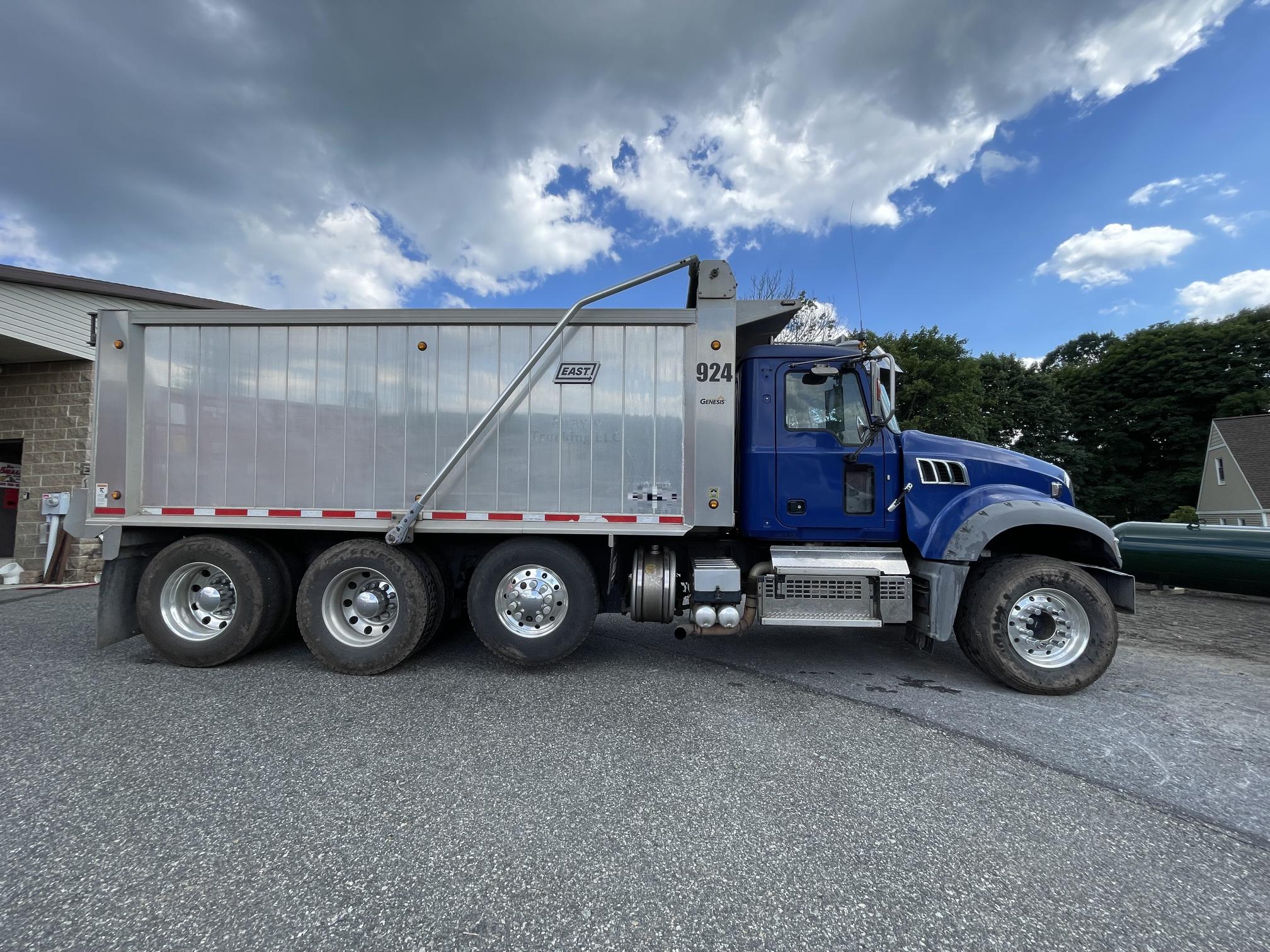 2019 MACK Granite GR64F - Image 3