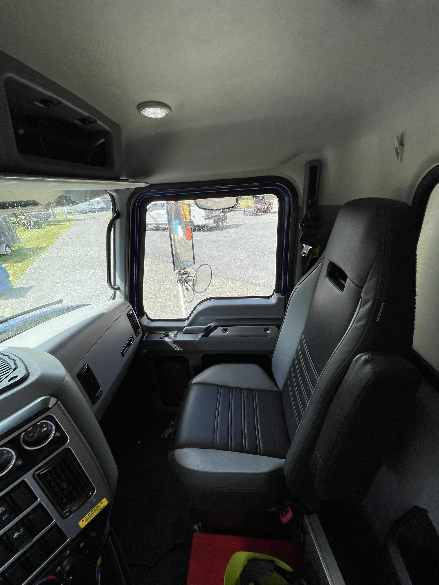 2019 MACK Granite GR64F - Image 15