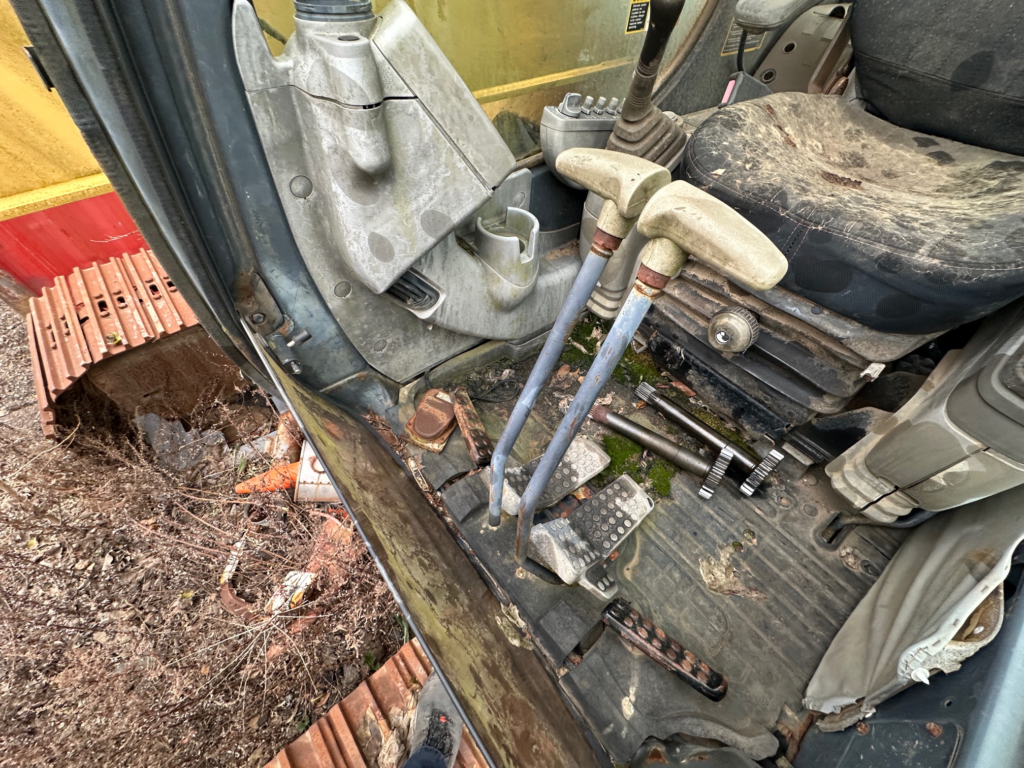 2005 DEERE 330C LC - Image 24