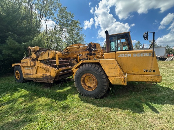 1986 DEERE 762A