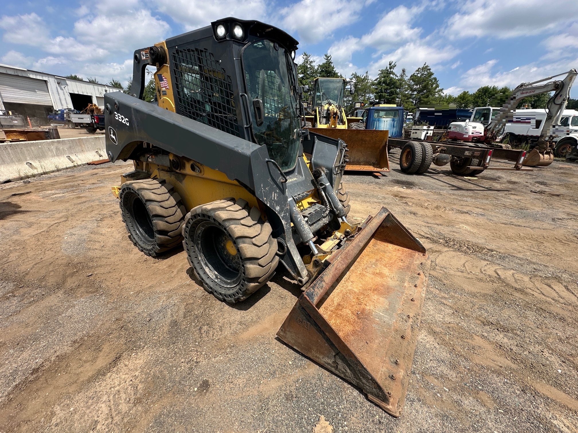 2019 DEERE 332G - Image 2