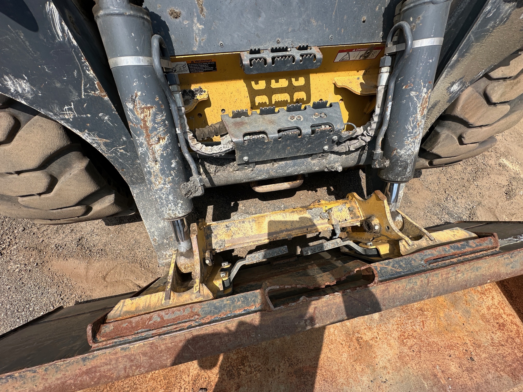 2019 DEERE 332G - view 12 of 20