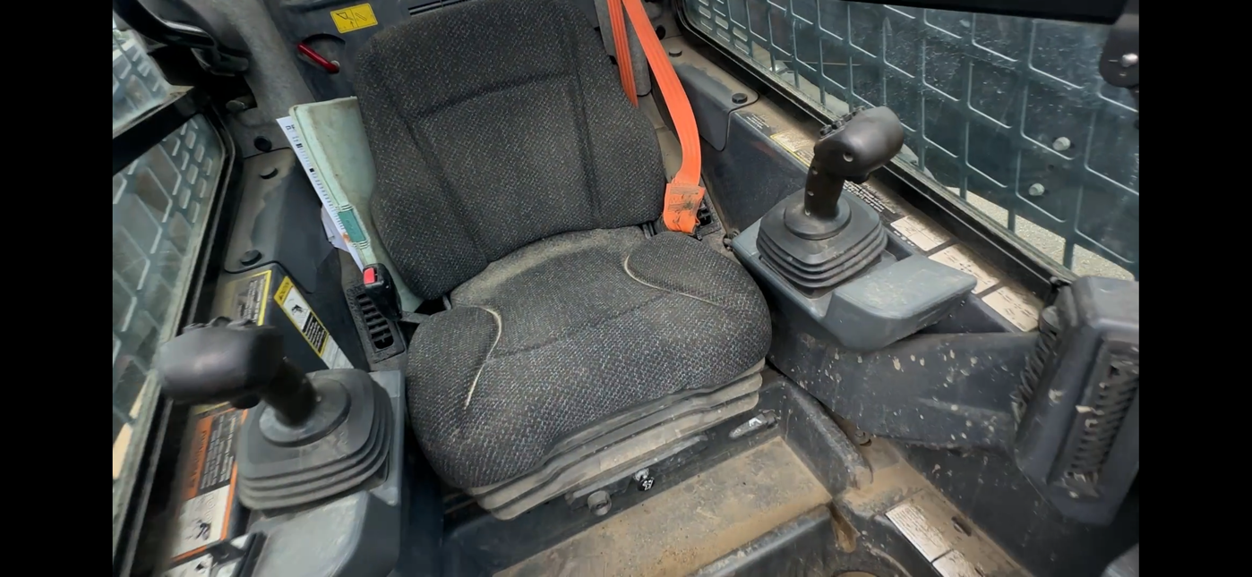 2019 DEERE 332G - Image 18