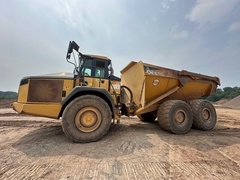 2014 DEERE 460E Off Road Dump - Image 1