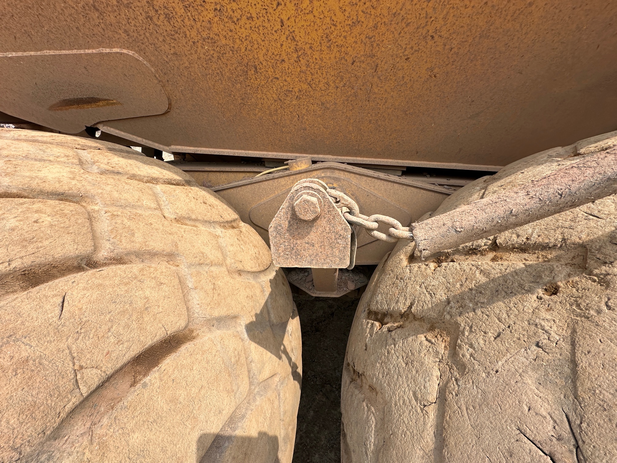 2014 DEERE 460E Off Road Dump - Image 9