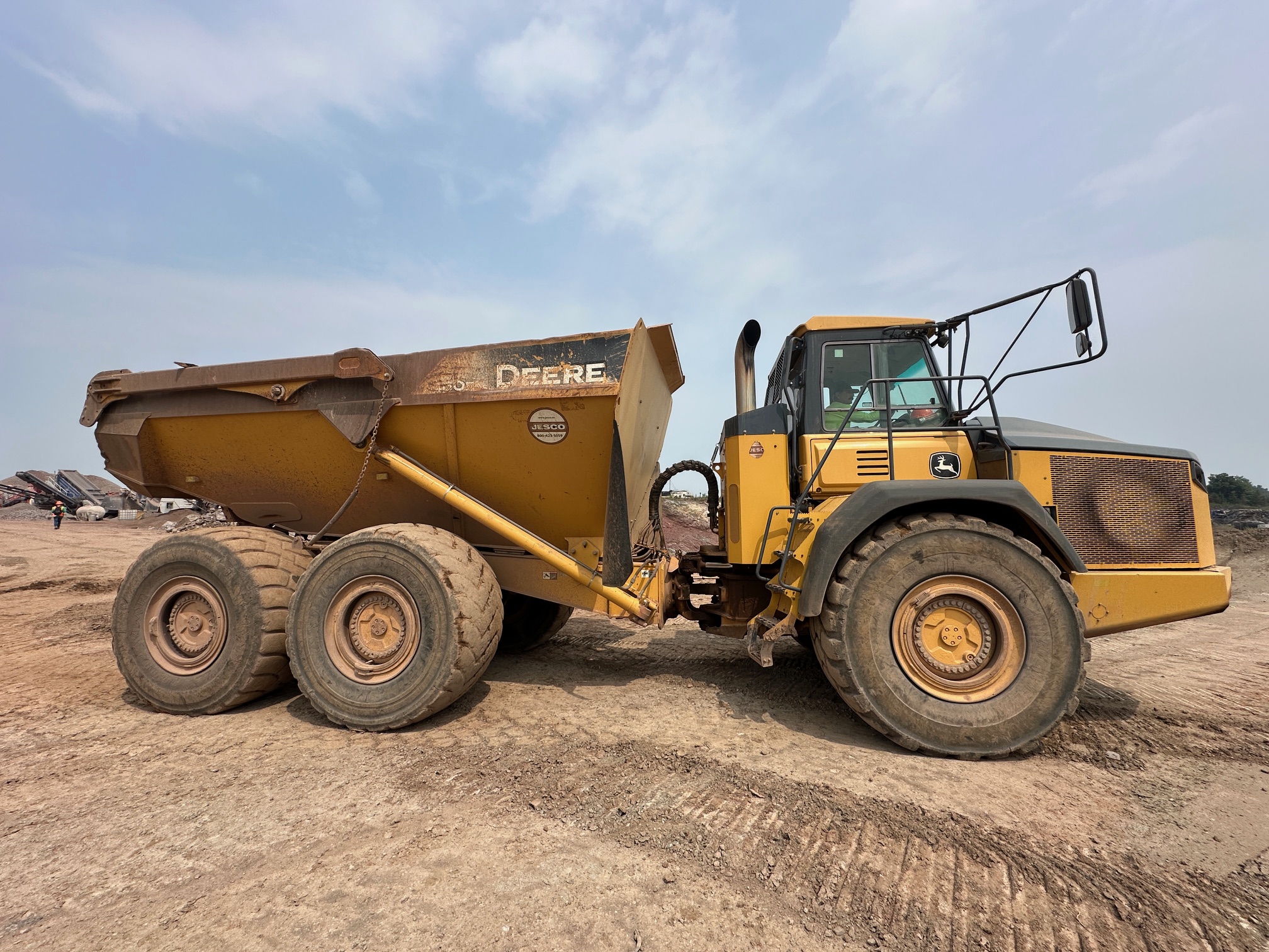 2014 DEERE 460E Off Road Dump - Image 10
