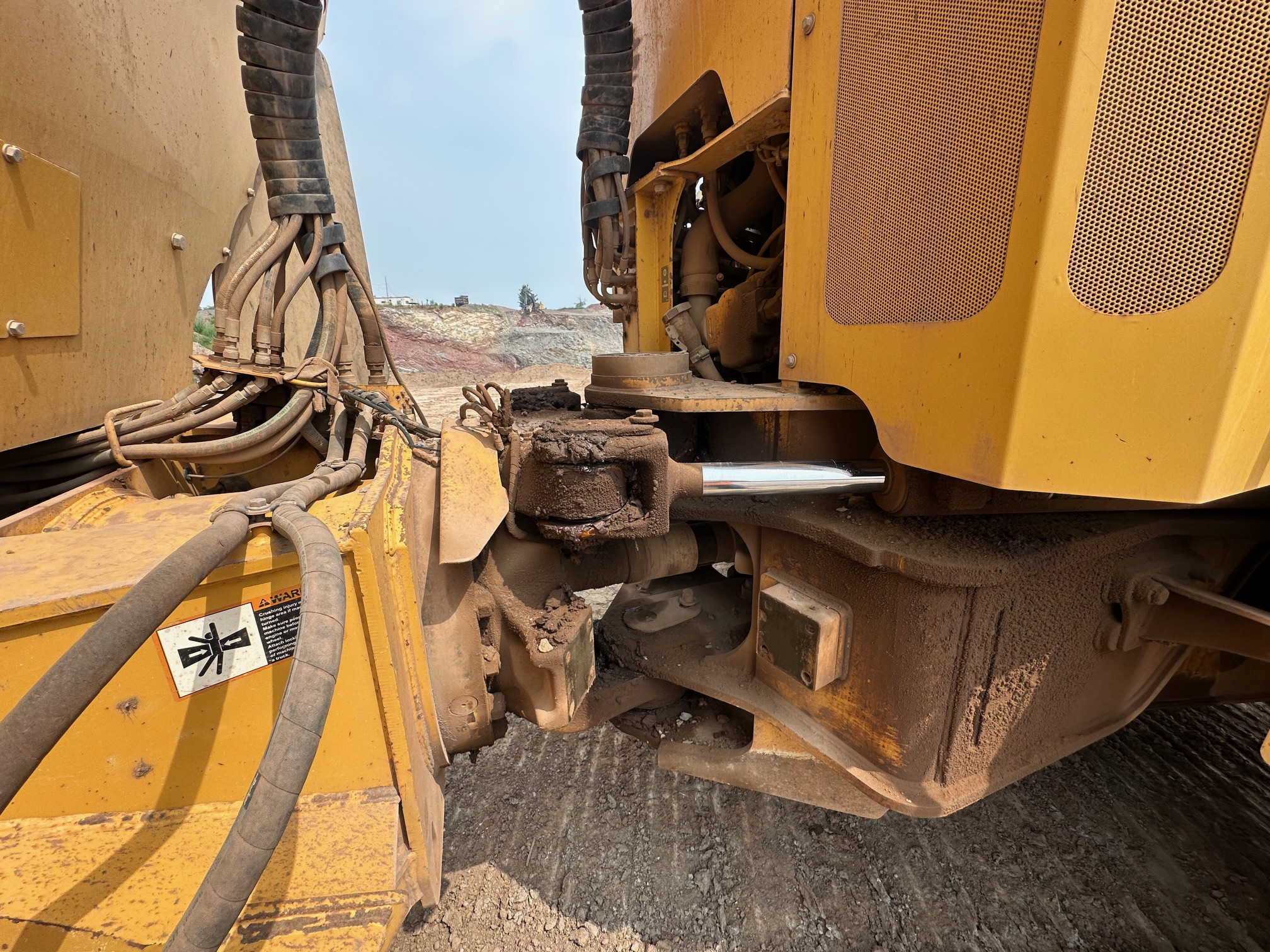 2014 DEERE 460E Off Road Dump - Image 14