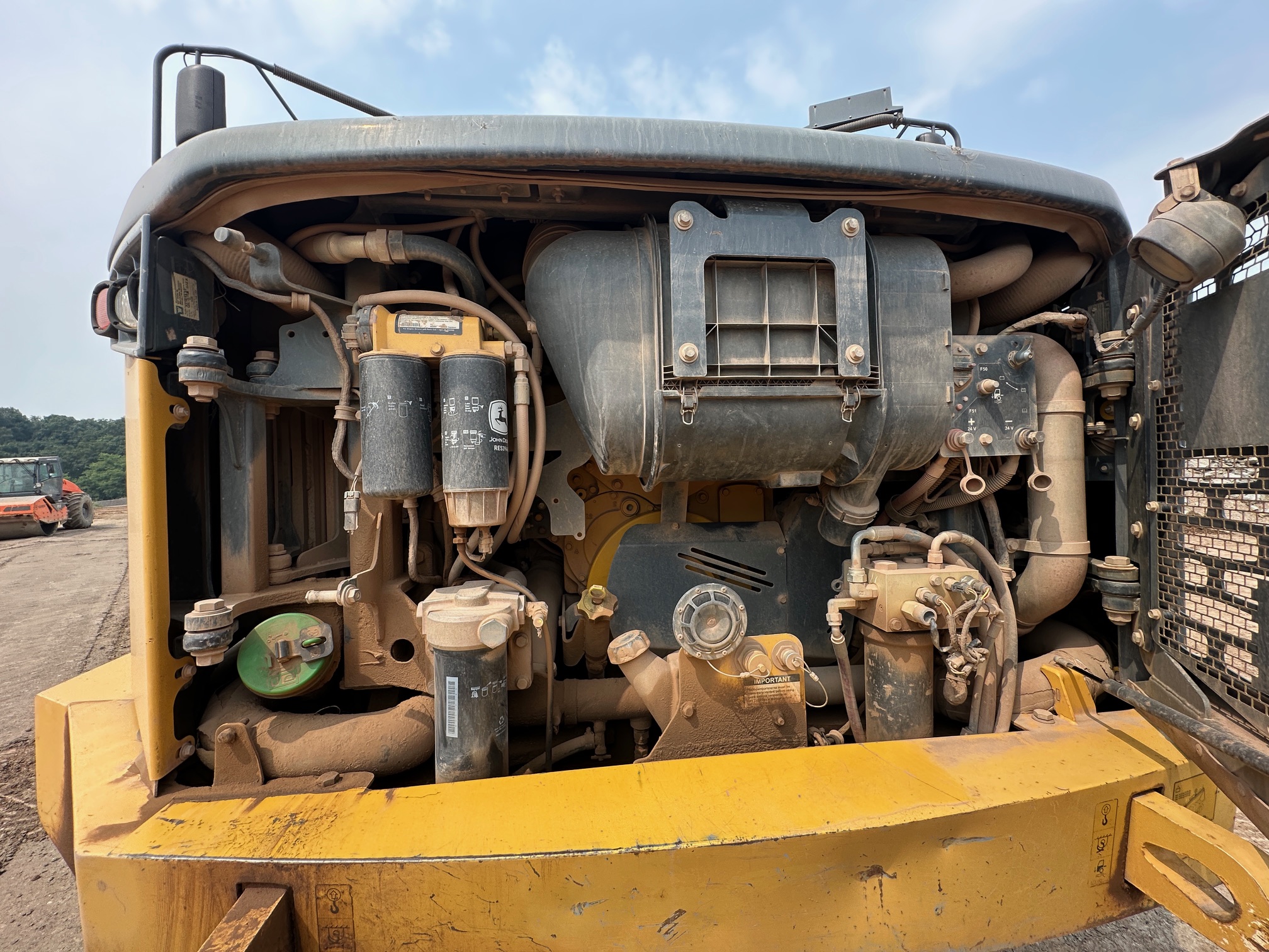 2014 DEERE 460E Off Road Dump - view 16 of 41