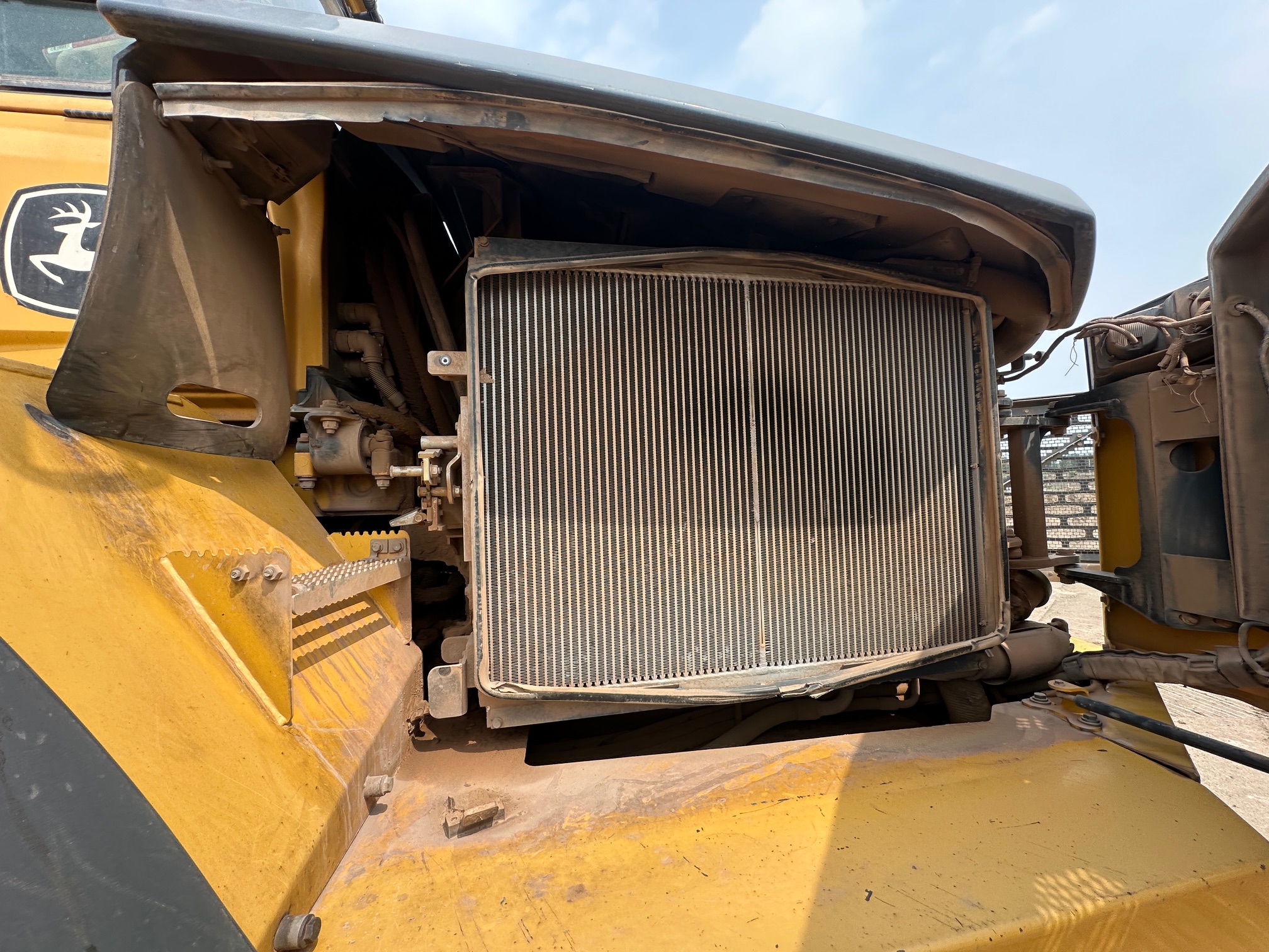 2014 DEERE 460E Off Road Dump - Image 17