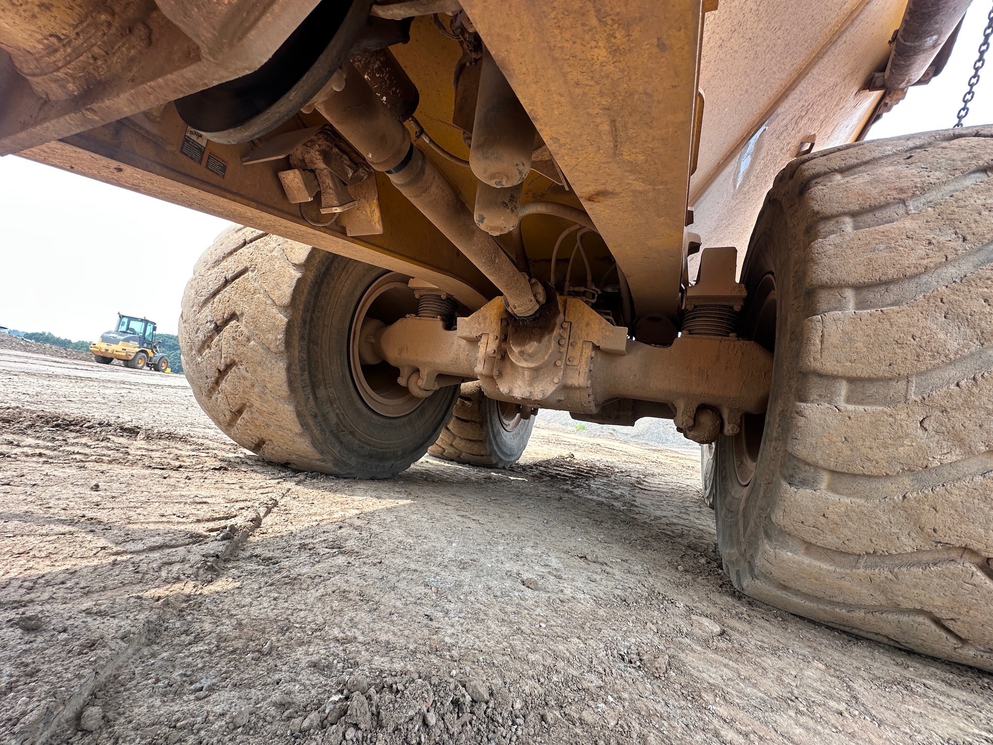 2014 DEERE 460E Off Road Dump - Image 23