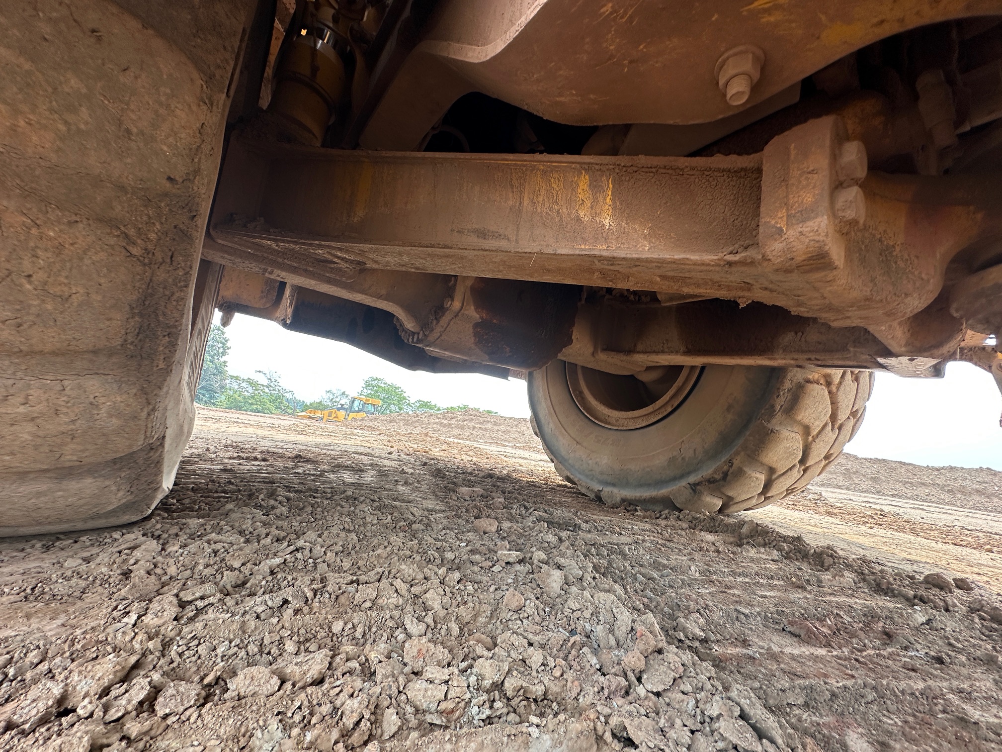 2014 DEERE 460E Off Road Dump - Image 24