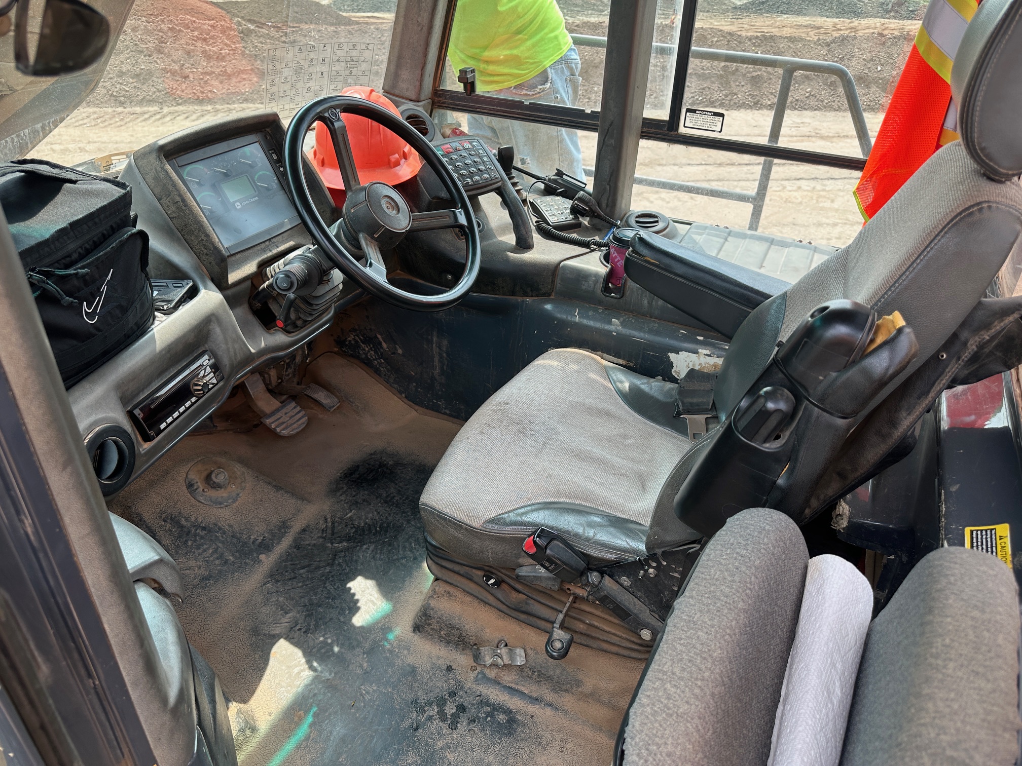 2014 DEERE 460E Off Road Dump - Image 28