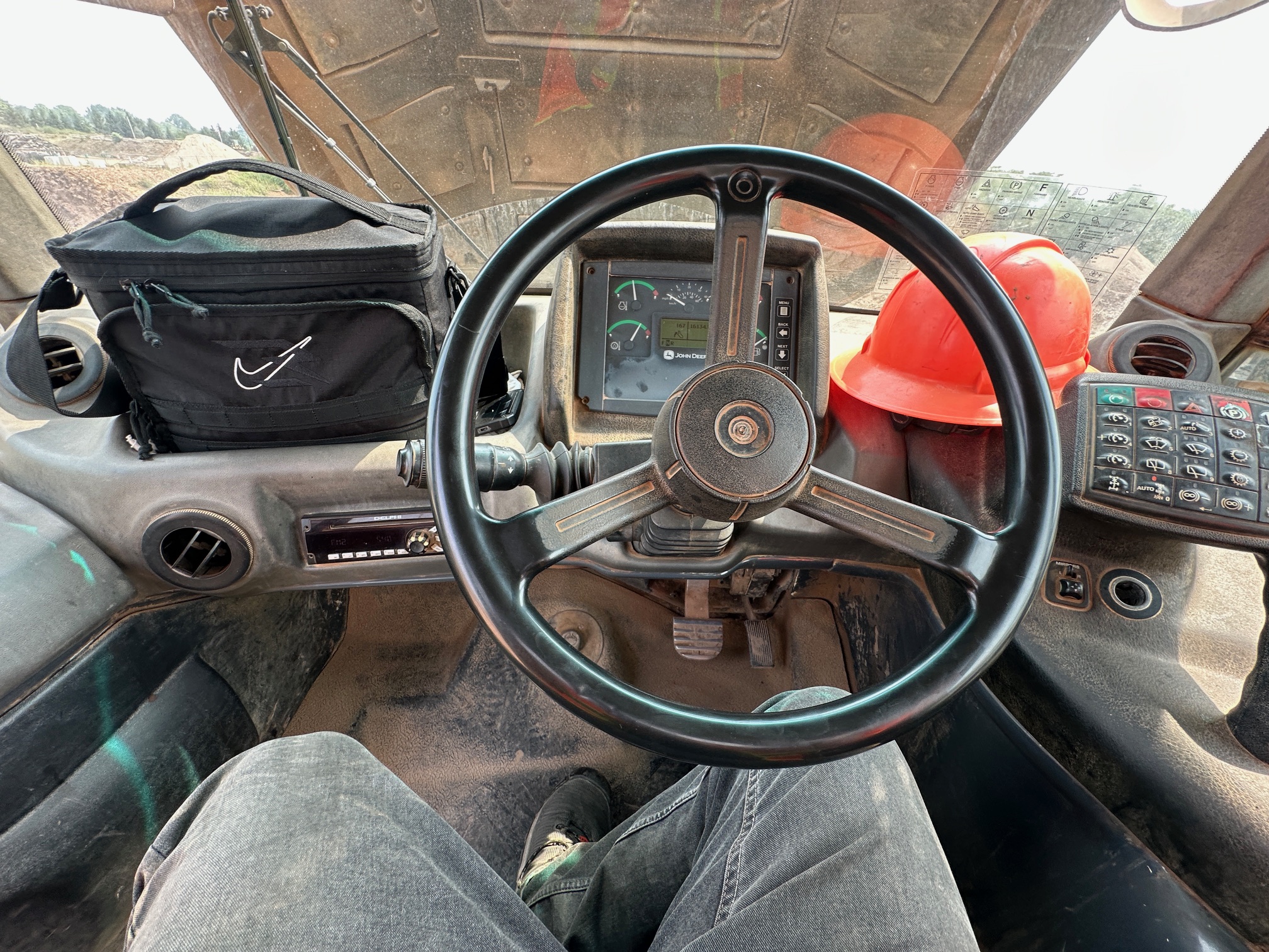 2014 DEERE 460E Off Road Dump - Image 35