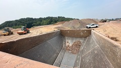 2014 DEERE 460E Off Road Dump - Image 38