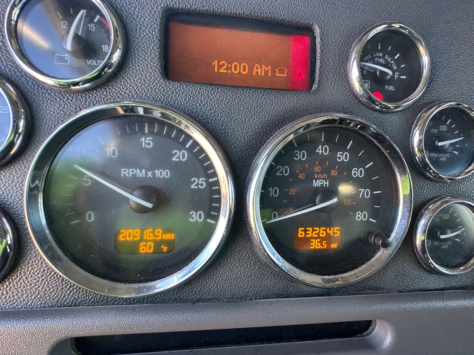 2016 PETERBILT 365 - Image 23