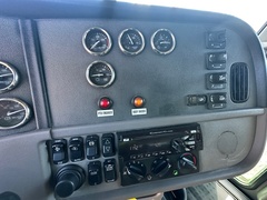 2016 PETERBILT 365 - Image 24