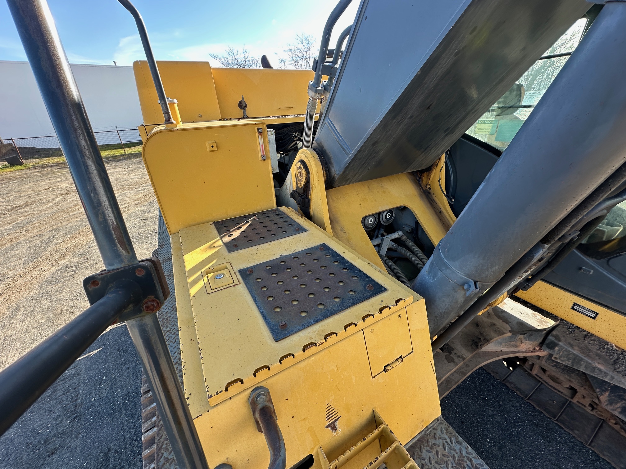 2009 DEERE 450D LC - Image 25