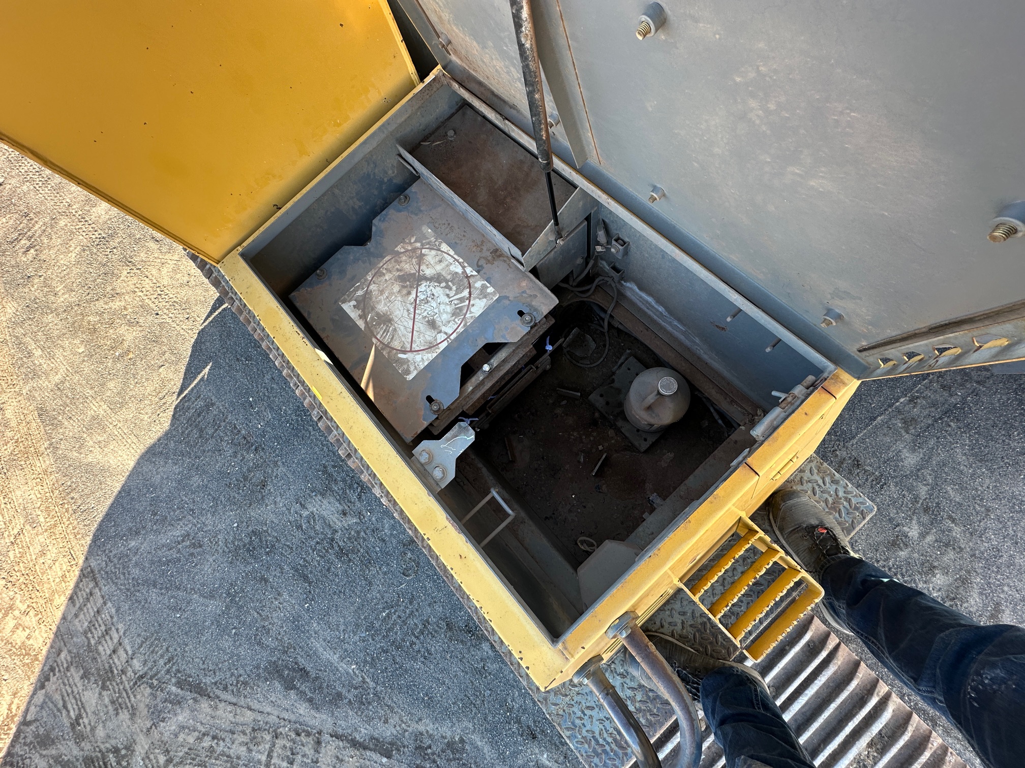 2009 DEERE 450D LC - Image 26