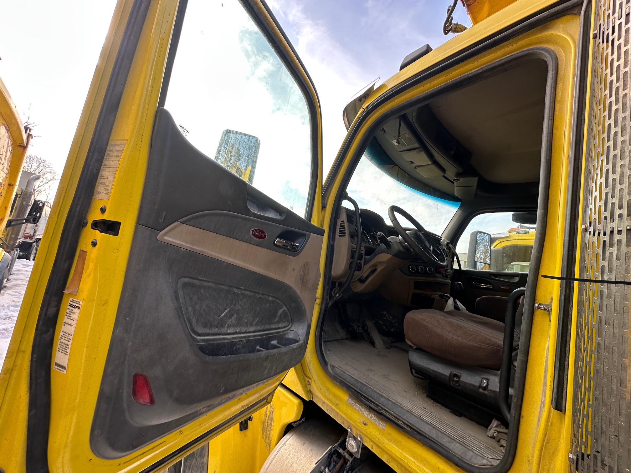 2016 PETERBILT 579 - Image 4