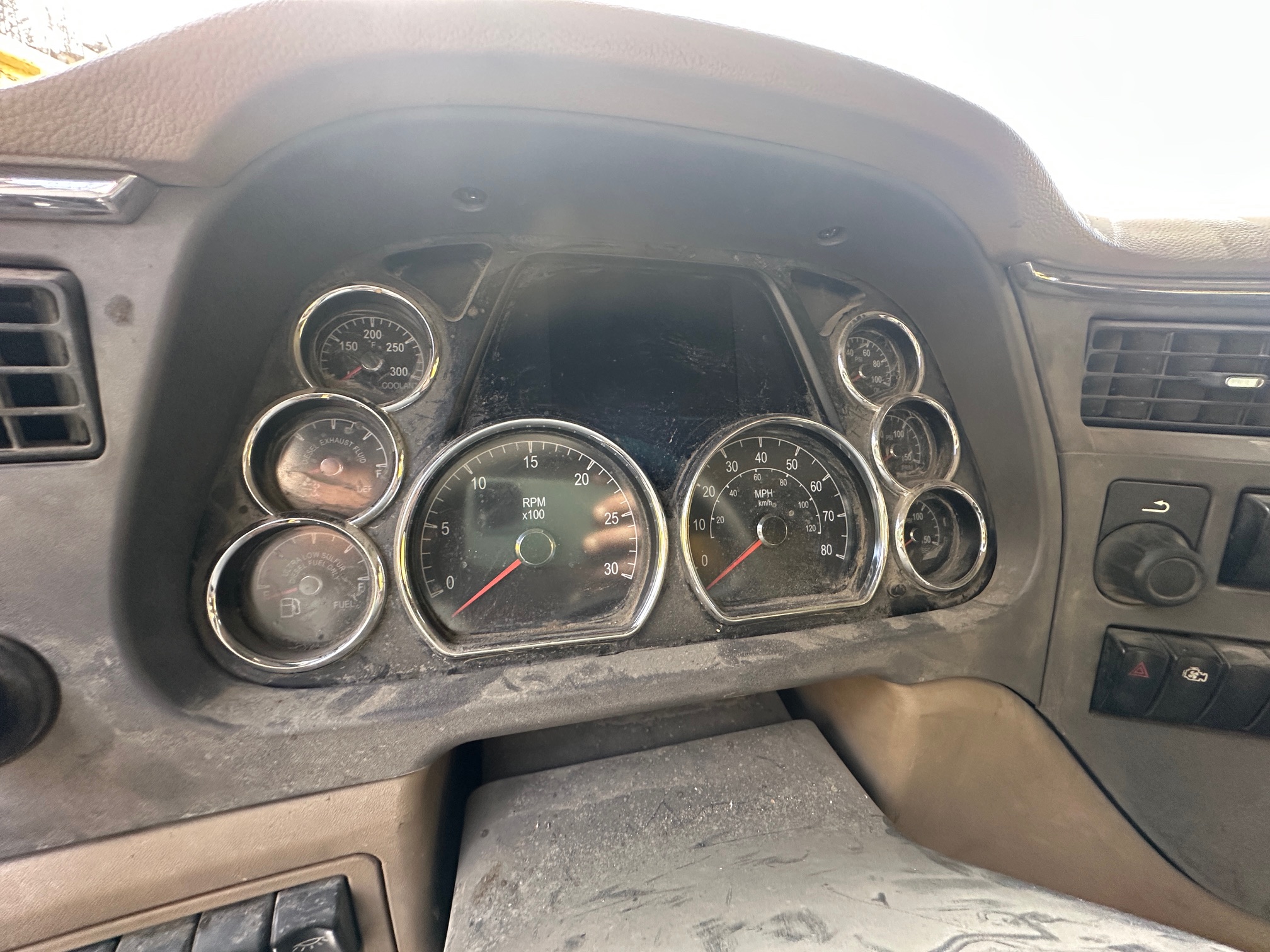 2016 PETERBILT 579 - Image 8