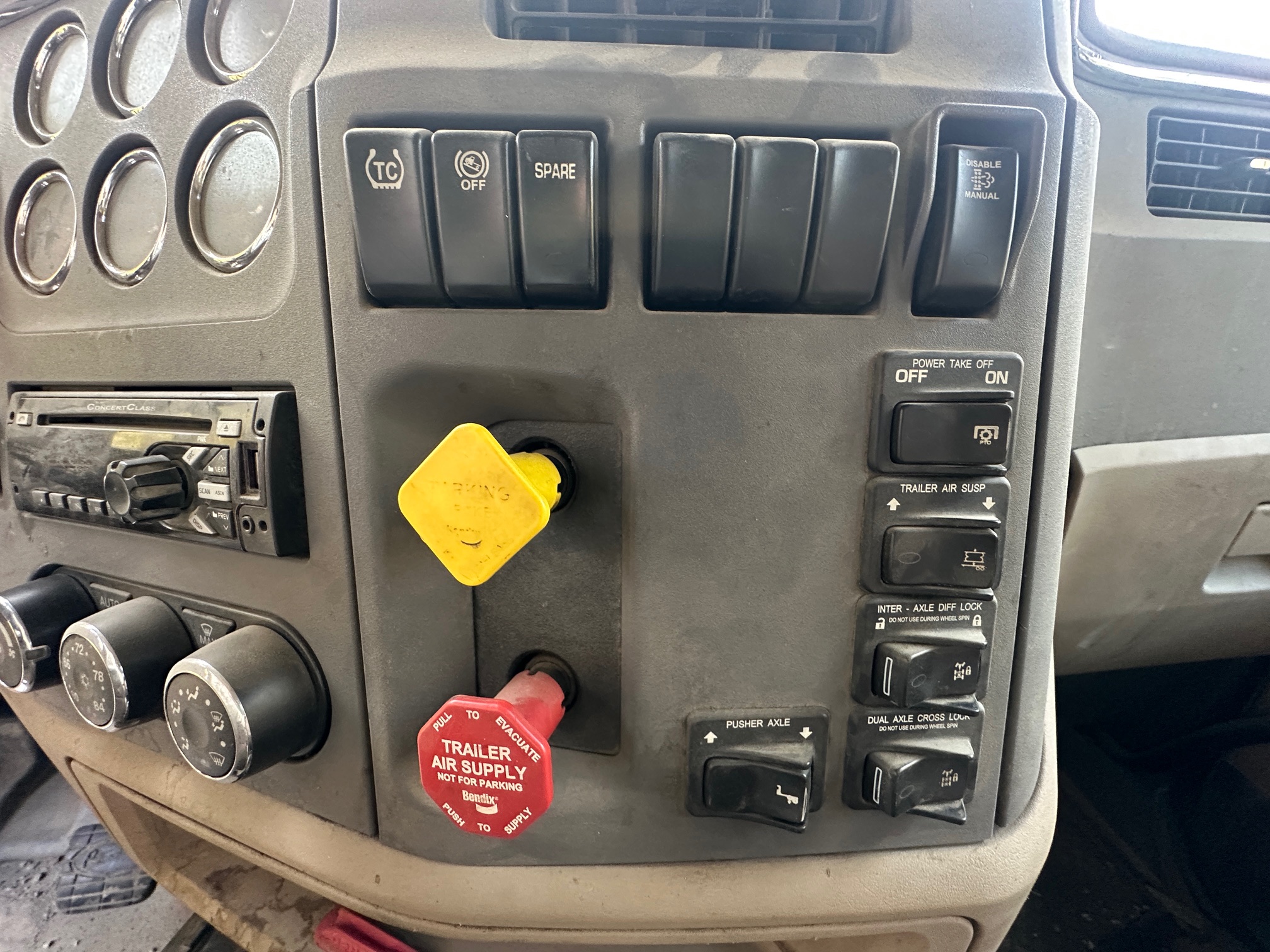 2016 PETERBILT 579 - Image 10