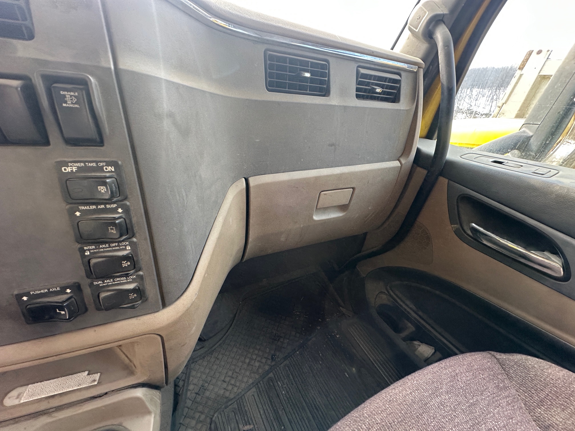 2016 PETERBILT 579 - view 14 of 50