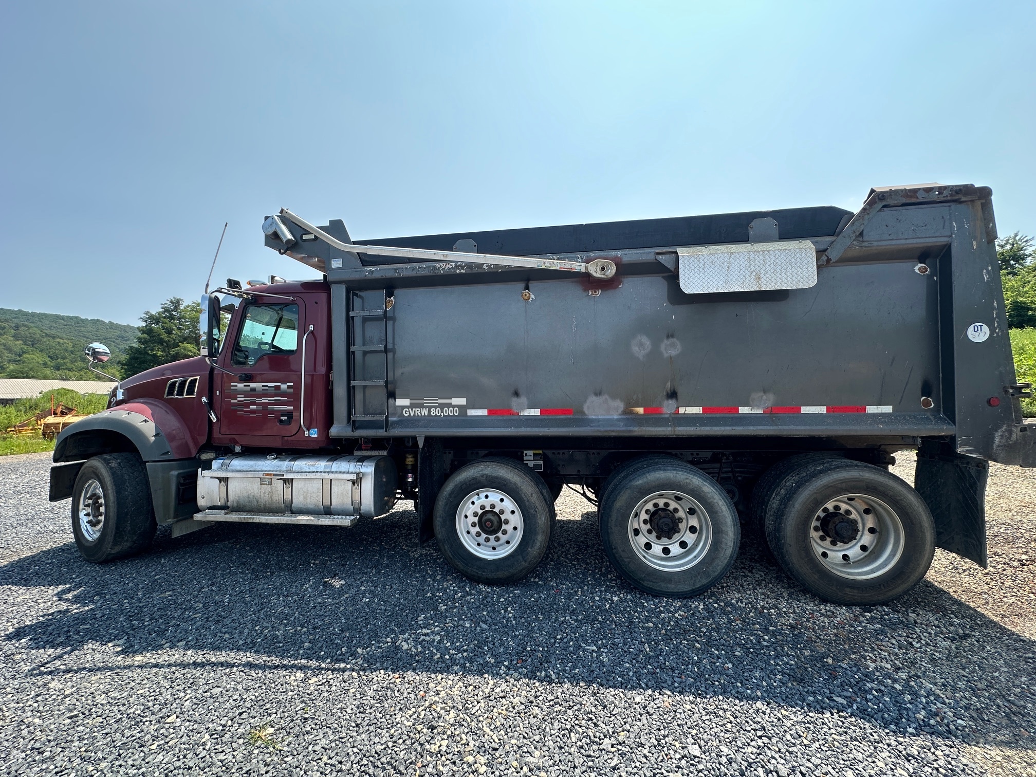 2019 MACK Granite GR64F - Image 10