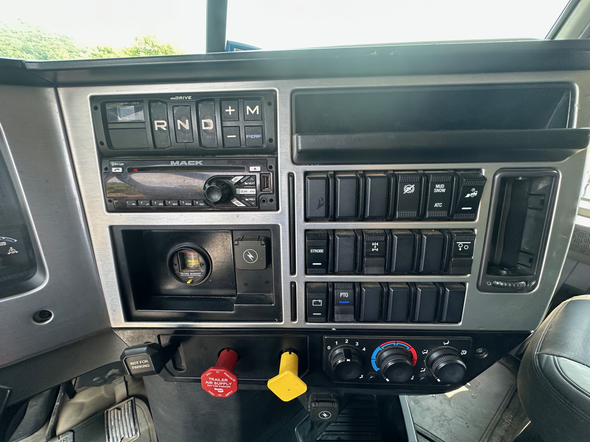 2019 MACK Granite GR64F - view 20 of 48