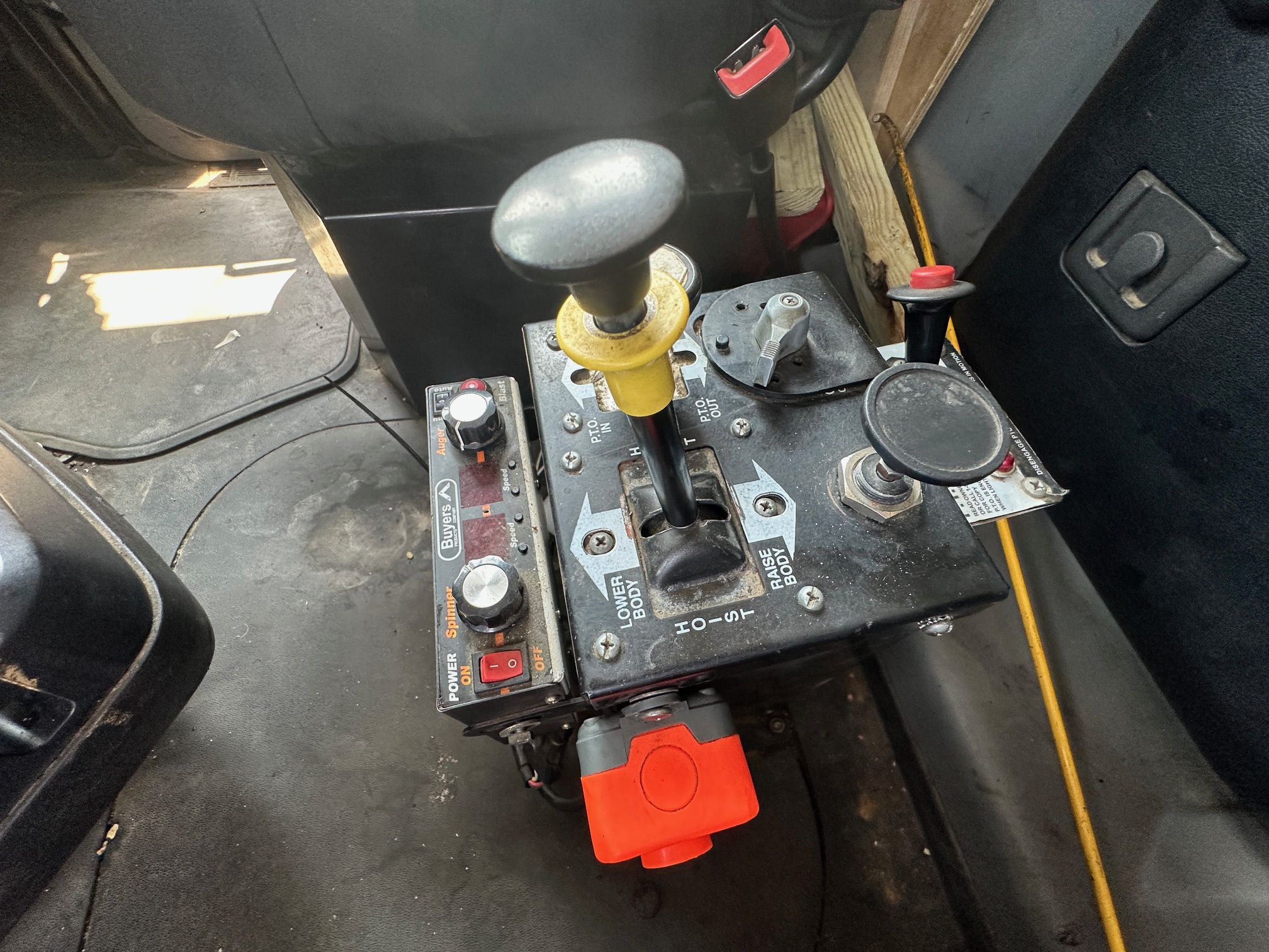 2019 MACK Granite GR64F - Image 21