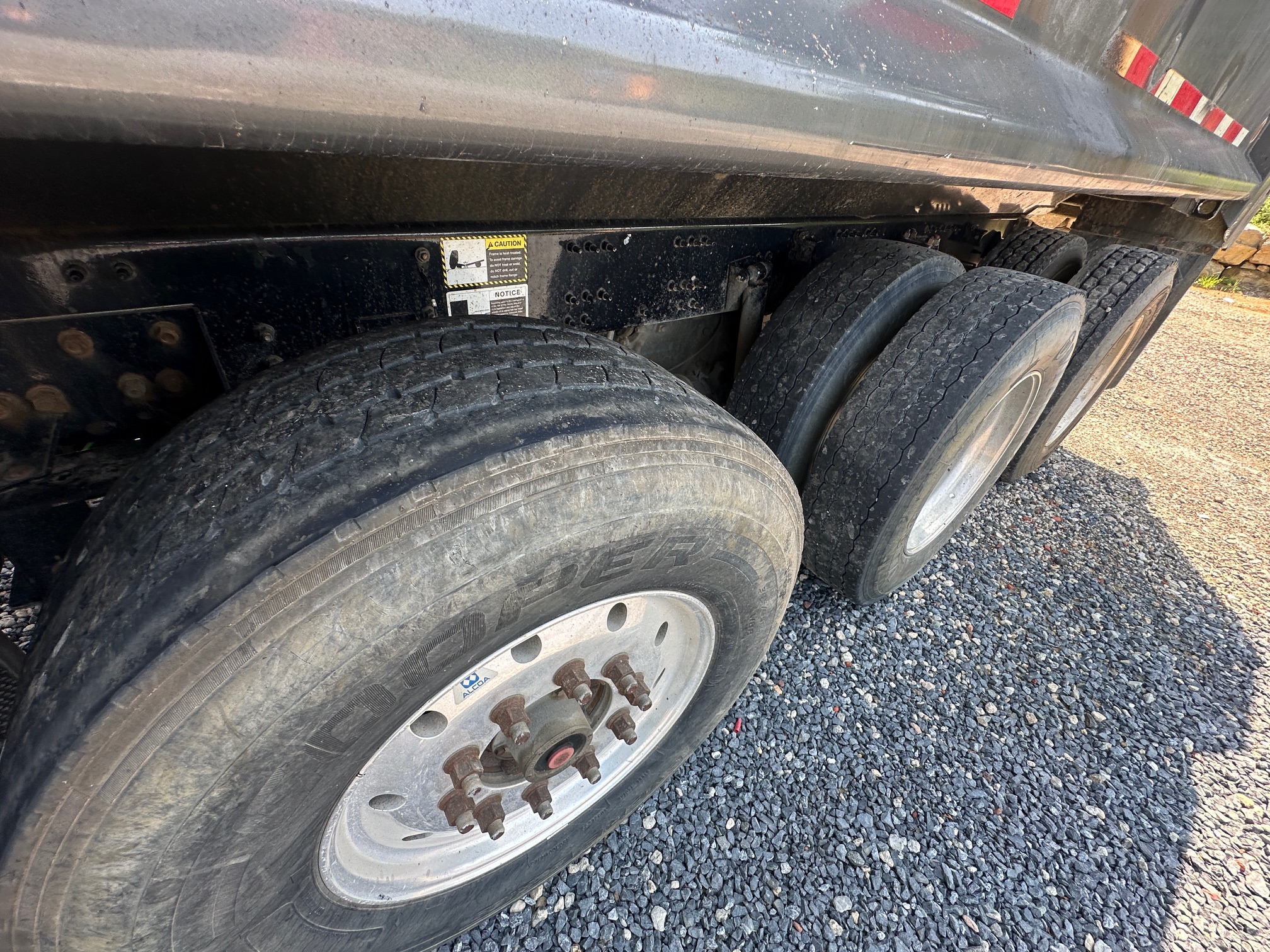 2019 MACK Granite GR64F - Image 25