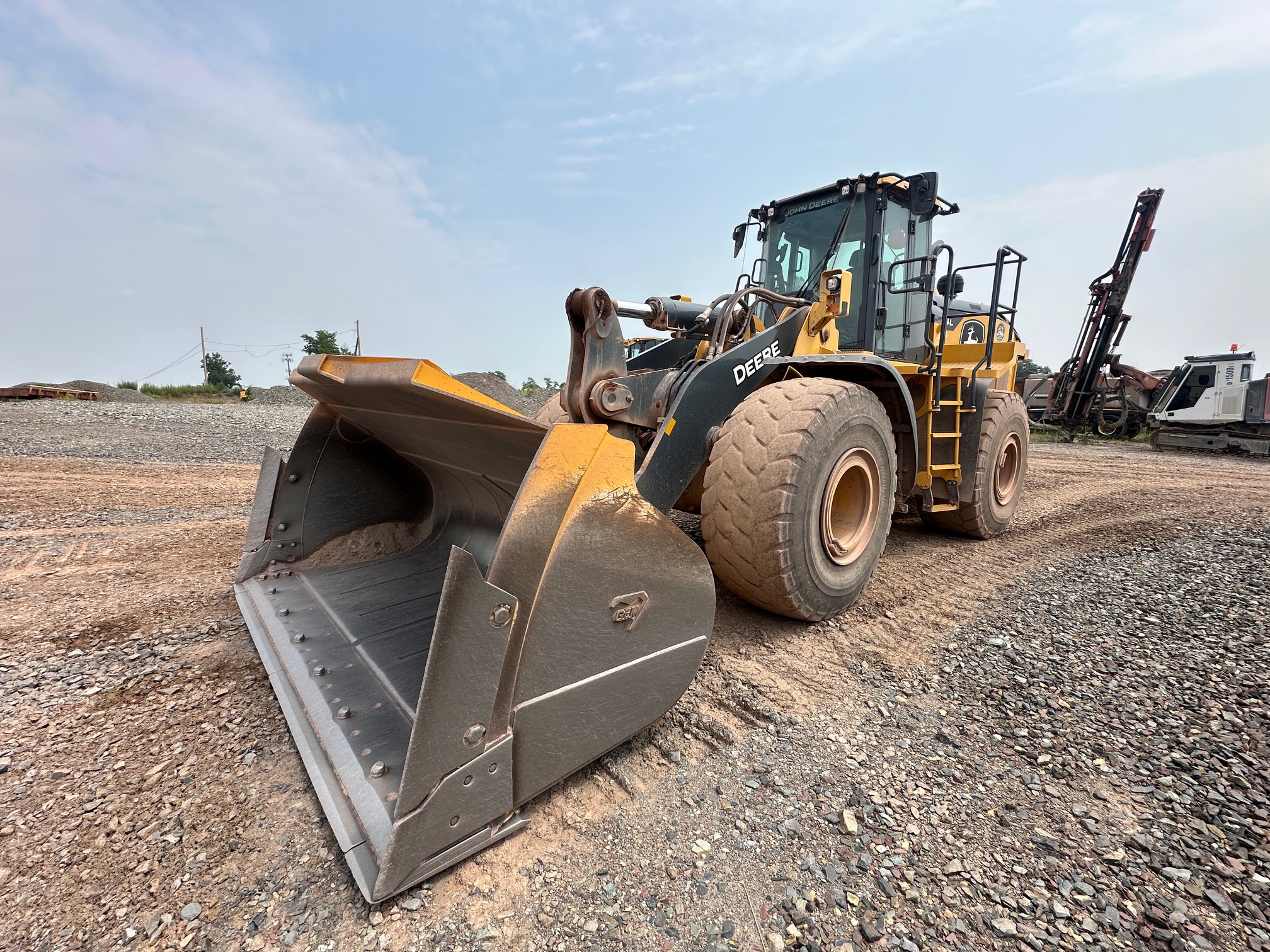 2020 DEERE 744L - Image 4