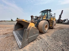 2020 DEERE 744L - Image 4